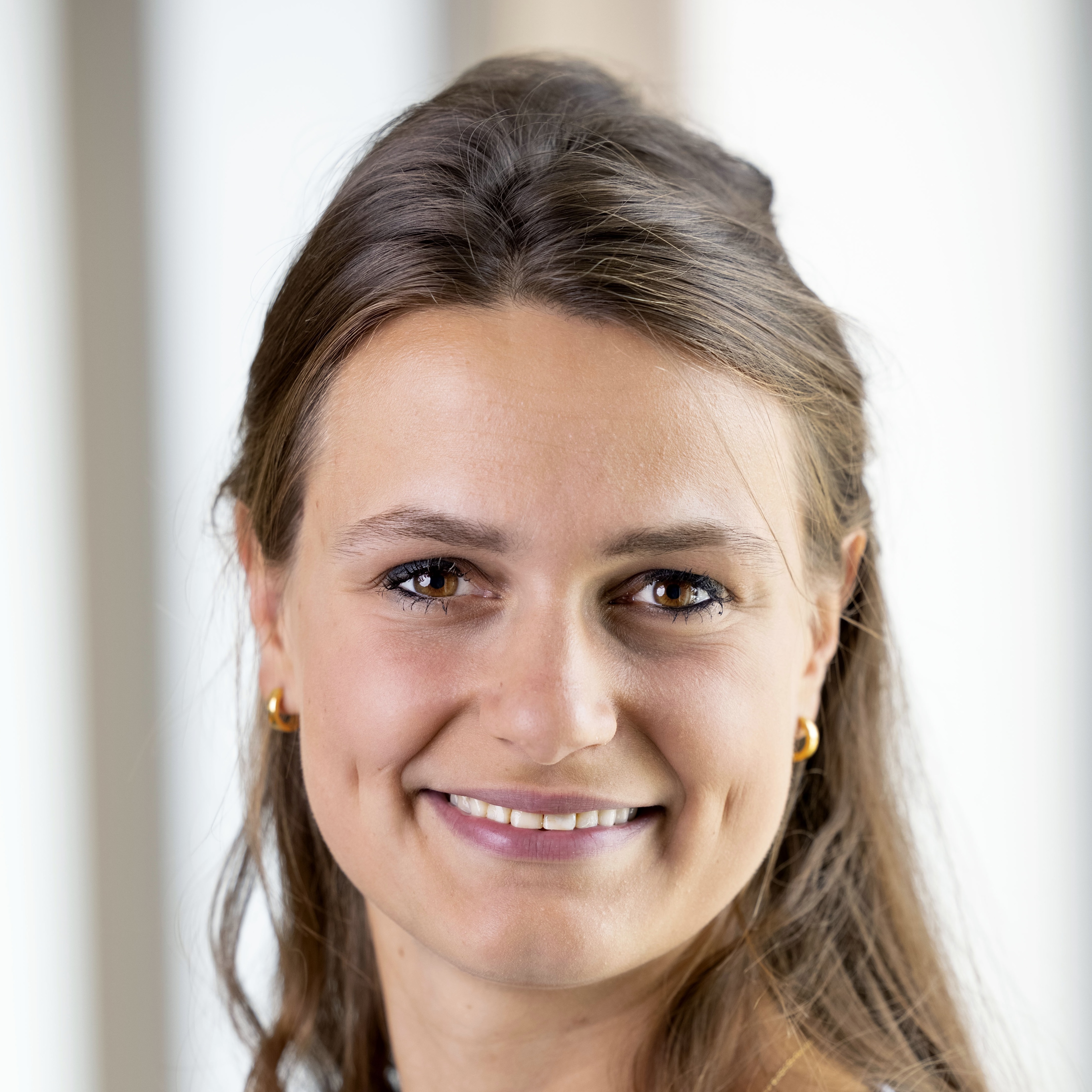 Portrait of Nelly Wisse, junior lawyer at Van Doorne